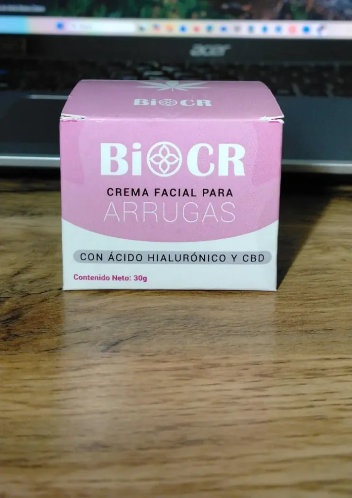 CREMA ANTIARRUGAS CON CBD Y ÁCIDO HIALURÓNICO